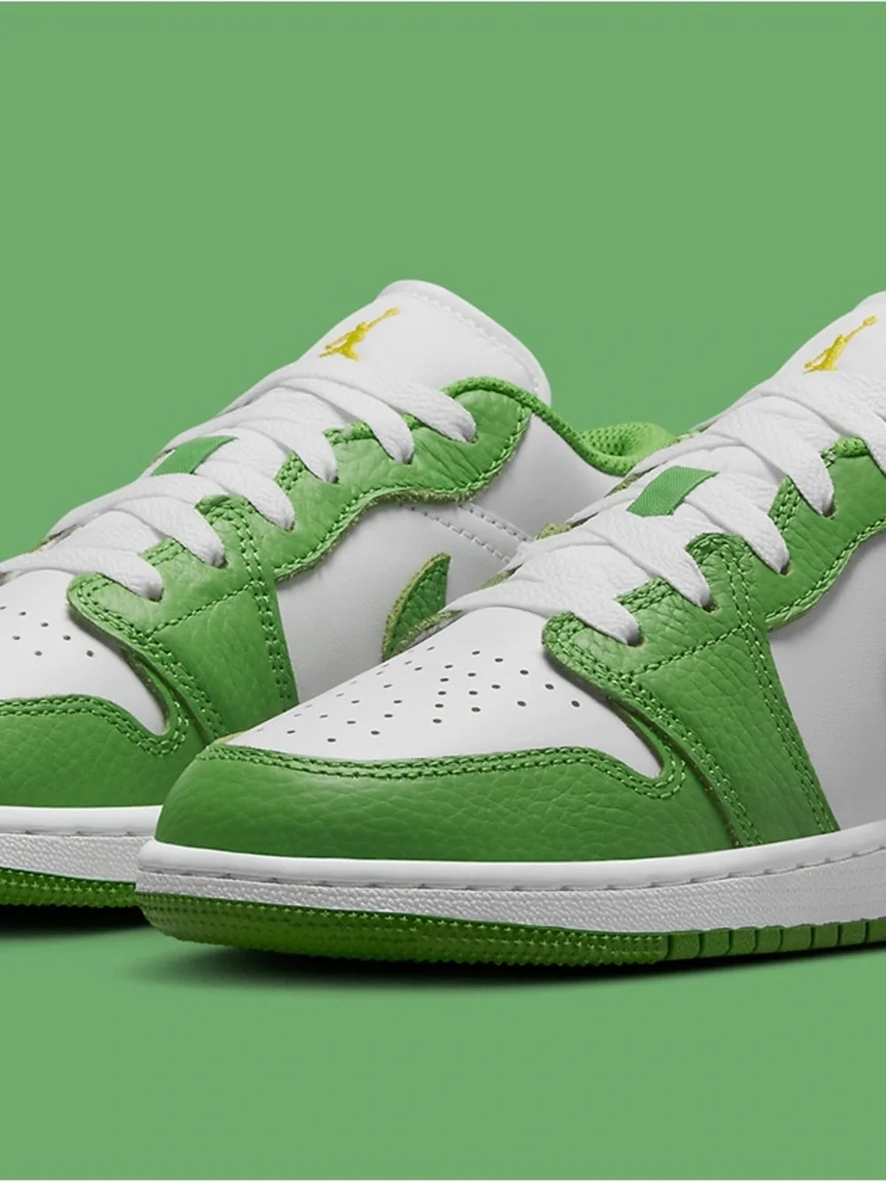 Air Jordan 1 Low SE - White/Chlorophyll -Lightening